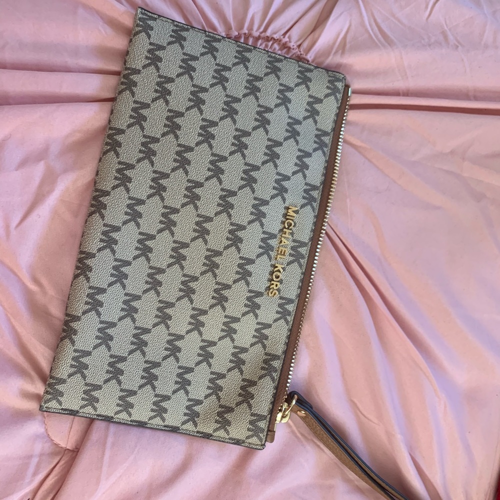 Michael Kors wristlet